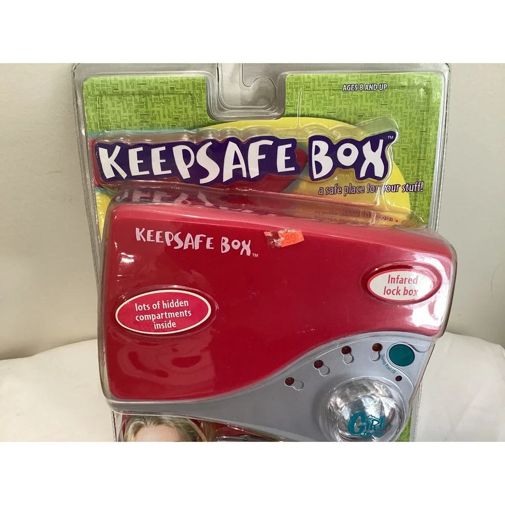 Vintage 2000 Girl Tech KeepSafe Box Radica G9919 Electronic IR Remote Red NEW